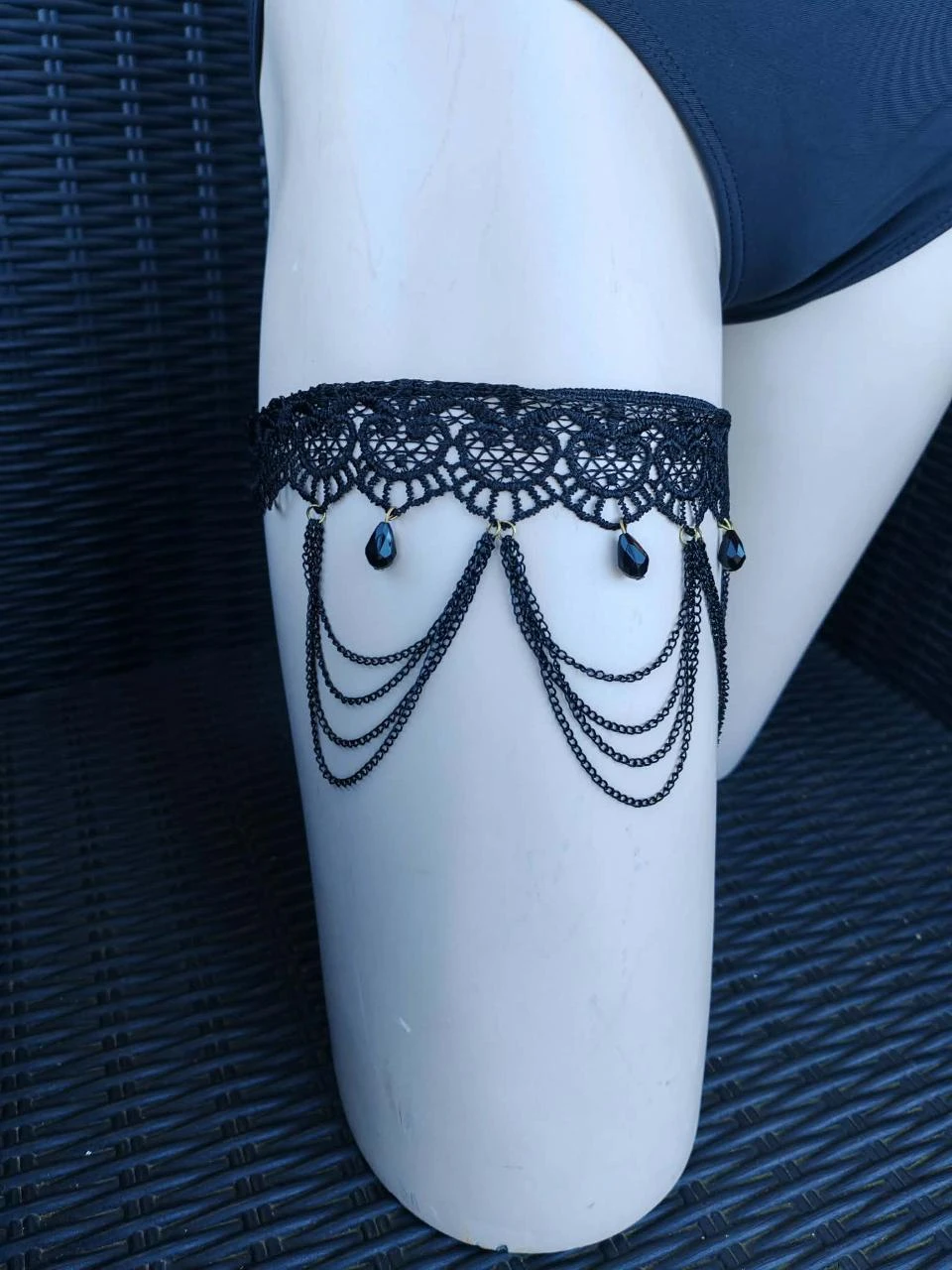 Chaîne de cuisse dentelle noire 1776 à 9.99€